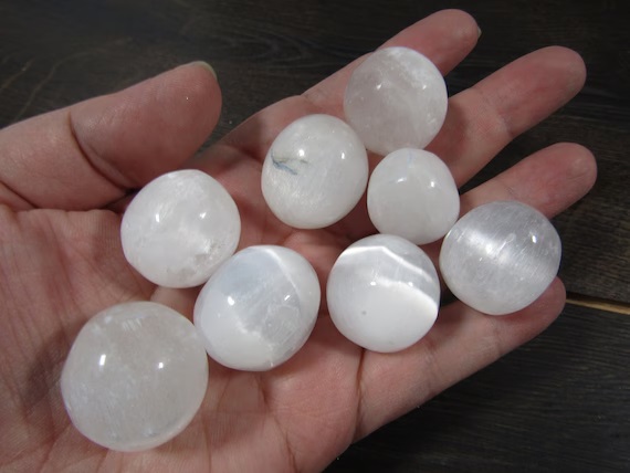 5 Important Facts About Selenite Stone