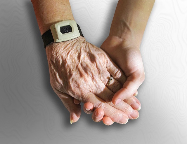 Is Assisted Living the Right Choice? Here’s How to Know When It’s Time