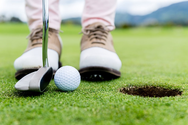 How adverse conditions can affect your golf putting – and how to combat them