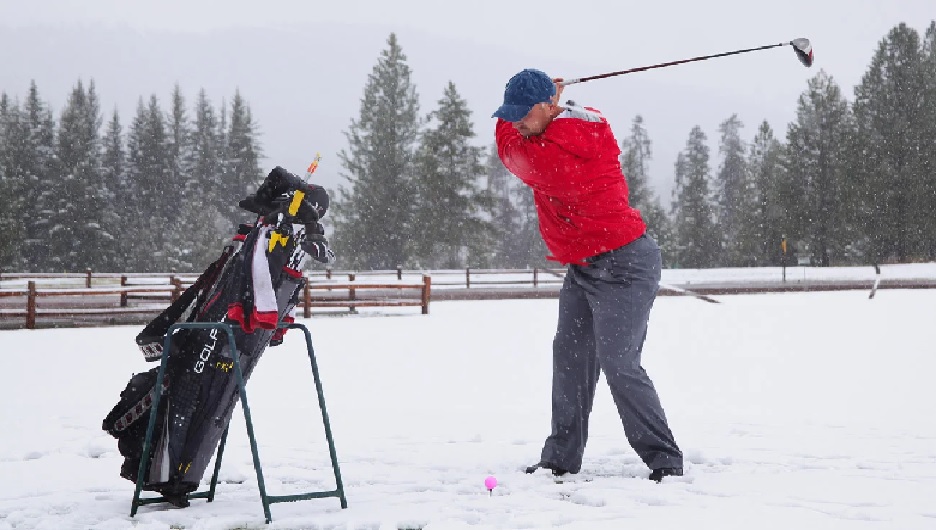 Stay Warm and Play Better: The Advantages of Heated Apparel for Cold-Weather Golf