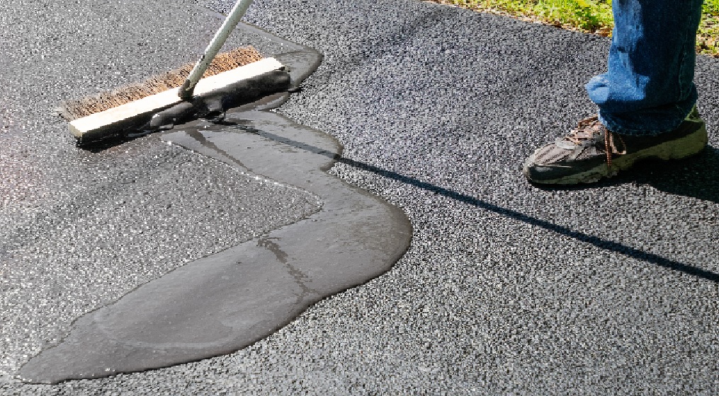 Asphalt Paving Vs. Driveway Repair: Which Solution is Right for You?