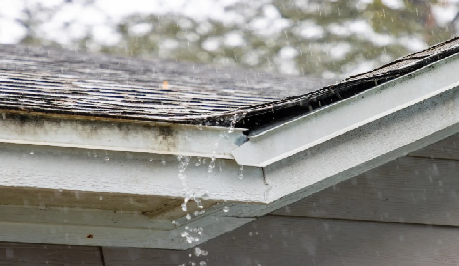 Preparing for Hurricane Season: The Role of Roof Cleaning and Gutter Guards in Summerville